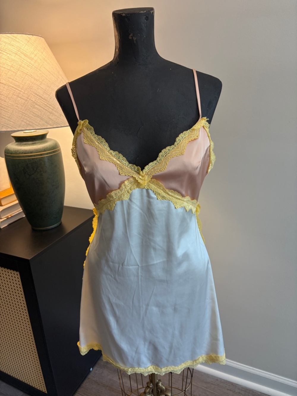 NWT MEDUSA Silky Satin Soft Cream Lace Trim Chemise Cami Dress (M) Layering